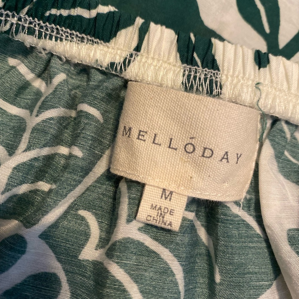 MELLODAY Green and White Tropical Floral Crop Top - Picture 4 of 4